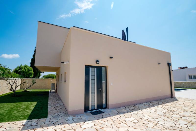 Villa Emerilla med Basseng Pula