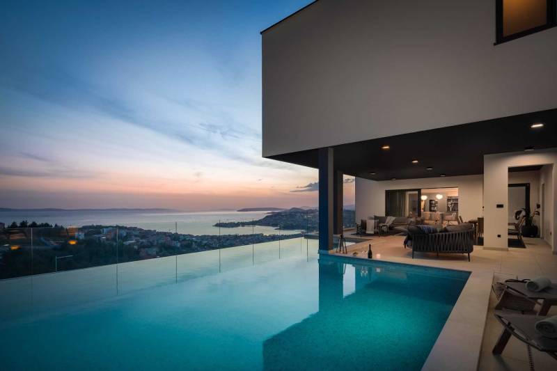 Luxury Villa Cosmopolitan with Pool