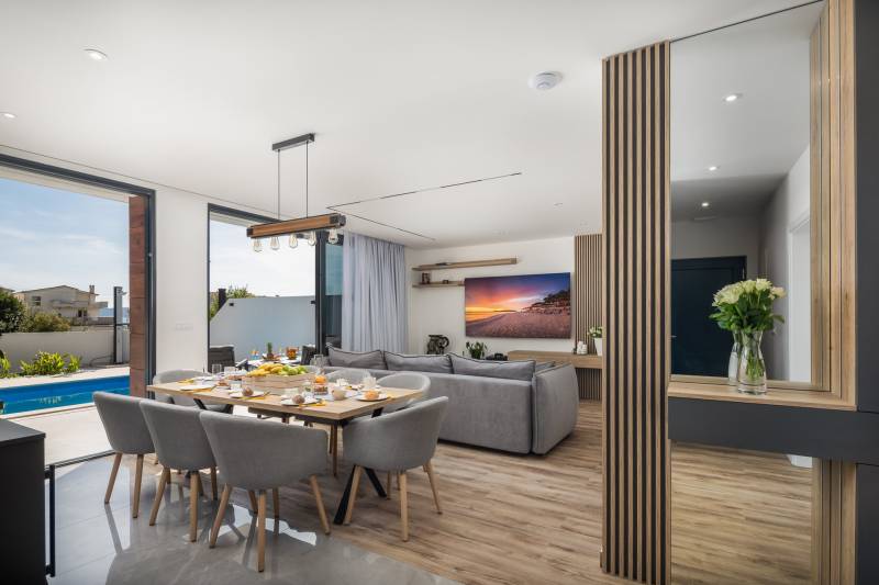 Luxusvilla Etera mit beheiztem Pool Split