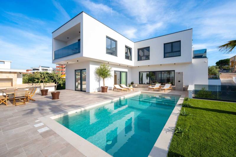 Luxury Villa Ellenora with Pool