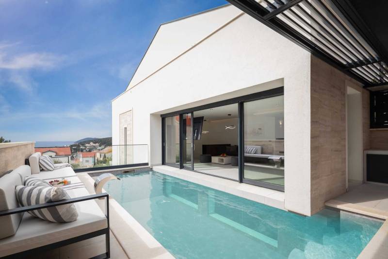 Villa Timeless Retreat with Pool