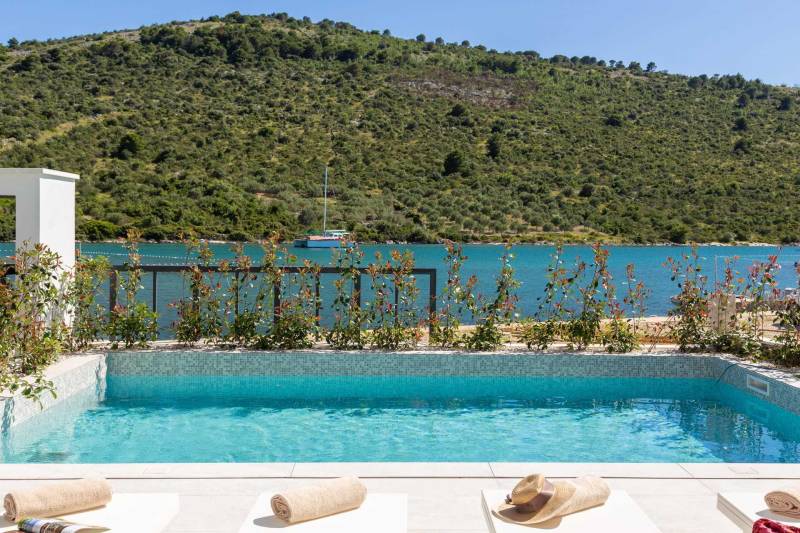 Strandvilla Seabird med Basseng Primošten