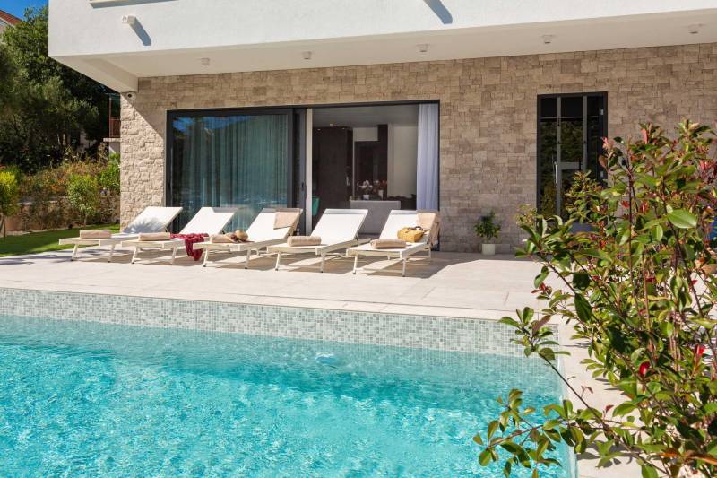 Strandvilla Seabird med Basseng Primošten