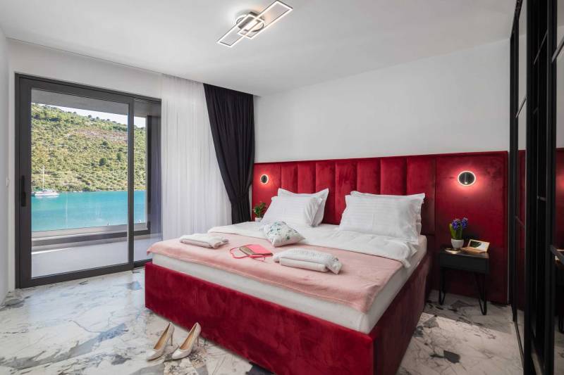 Strandvilla Seabird med Basseng Primošten