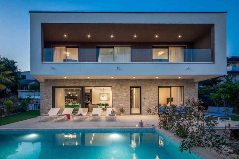 Strandvilla Seabird med Basseng Primošten