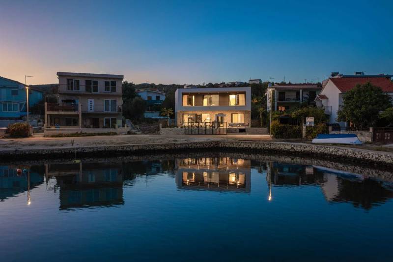 Strandvilla Seabird med Basseng Primošten