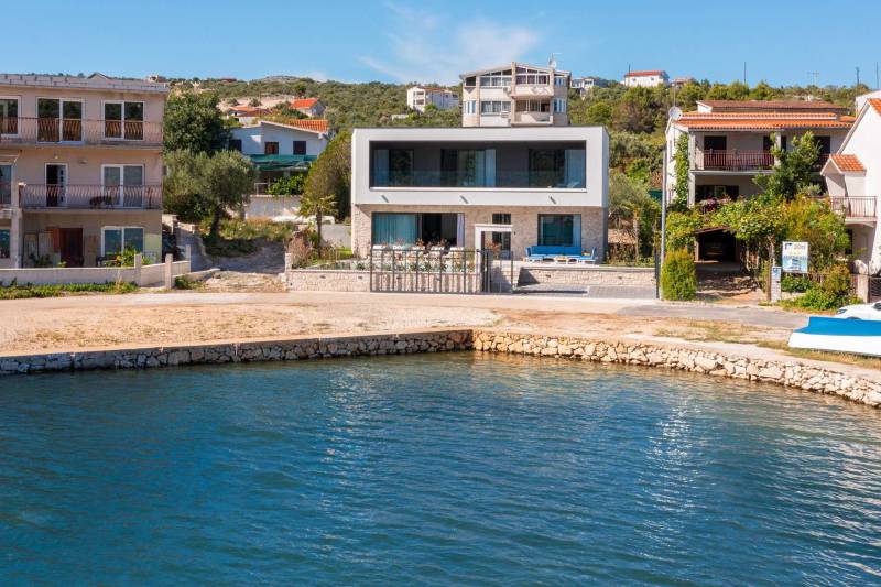 Strandvilla Seabird med Basseng Primošten