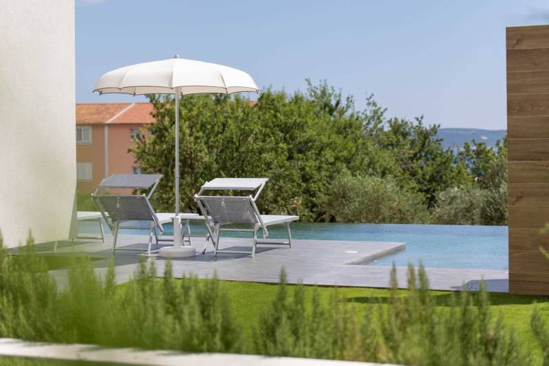 Villa Green Lush mit Pool Split