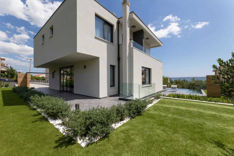Villa Green Lush mit Pool Split