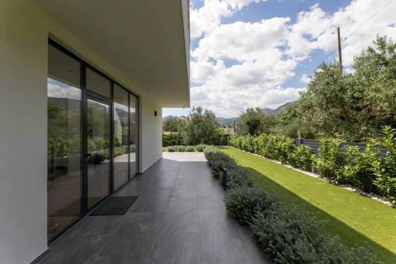 Villa Green Lush mit Pool Split
