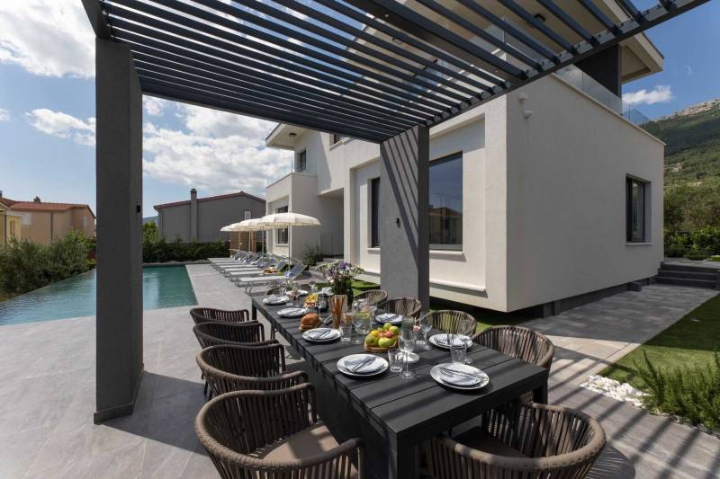 Villa Green Lush mit Pool Split