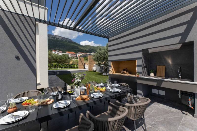 Villa Green Lush mit Pool Split