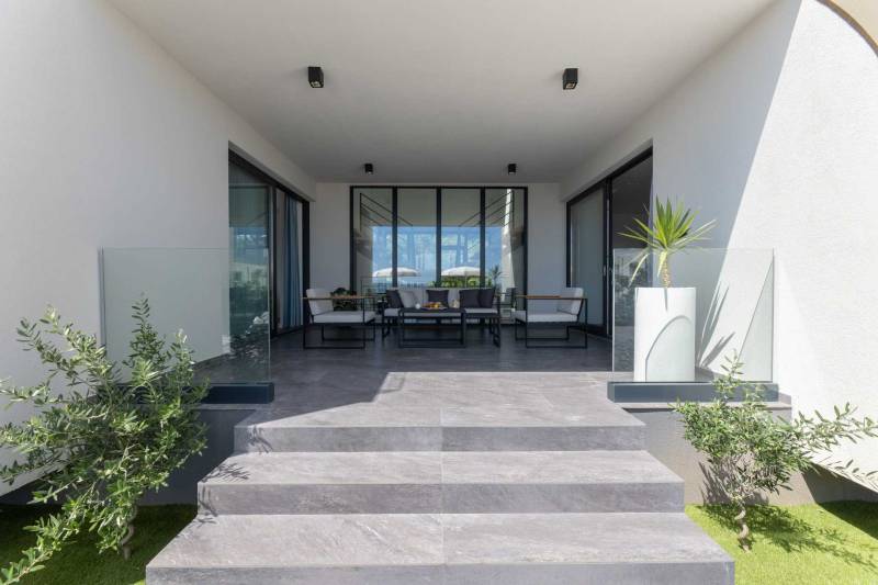 Villa Green Lush mit Pool Split