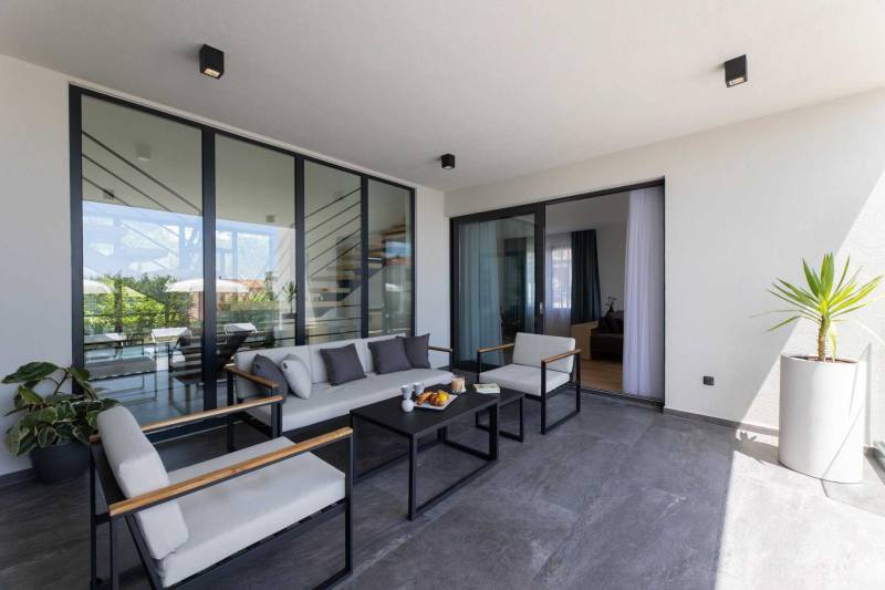 Villa Green Lush mit Pool Split