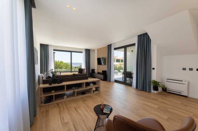 Villa Green Lush mit Pool Split