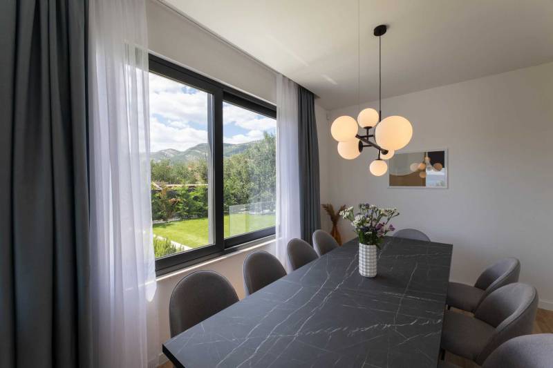 Villa Green Lush mit Pool Split