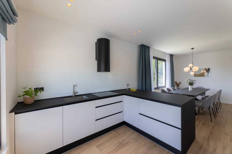 Villa Green Lush mit Pool Split
