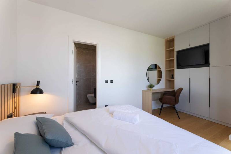 Villa Green Lush mit Pool Split