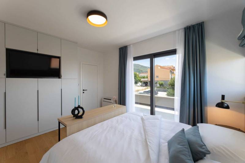 Villa Green Lush mit Pool Split
