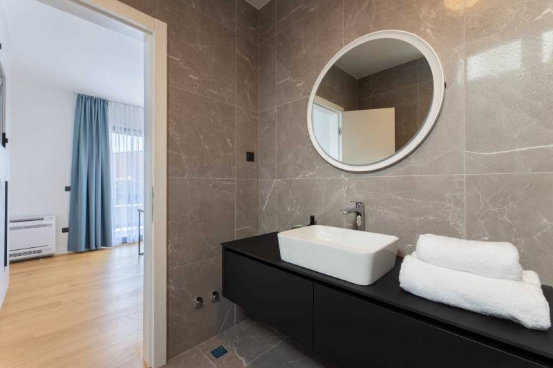 Villa Green Lush mit Pool Split
