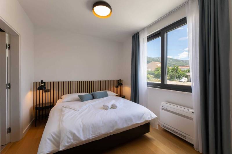 Villa Green Lush mit Pool Split