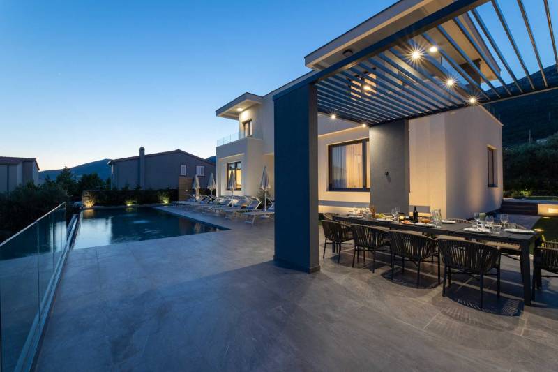Villa Green Lush mit Pool Split