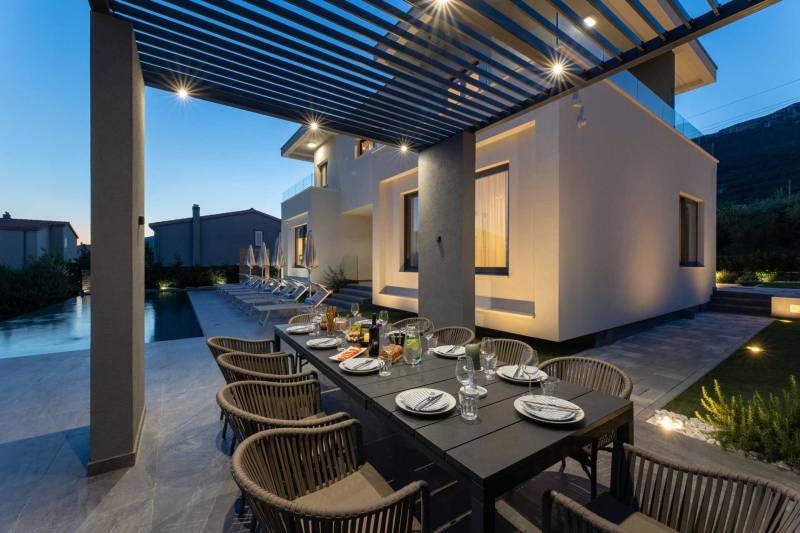 Villa Green Lush mit Pool Split