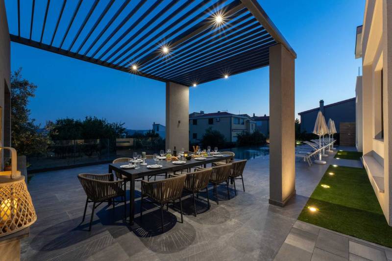 Villa Green Lush mit Pool Split