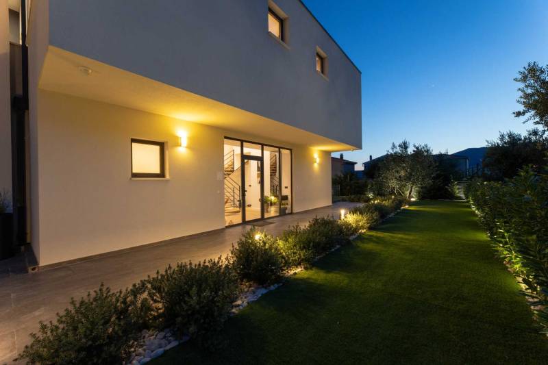 Villa Green Lush mit Pool Split