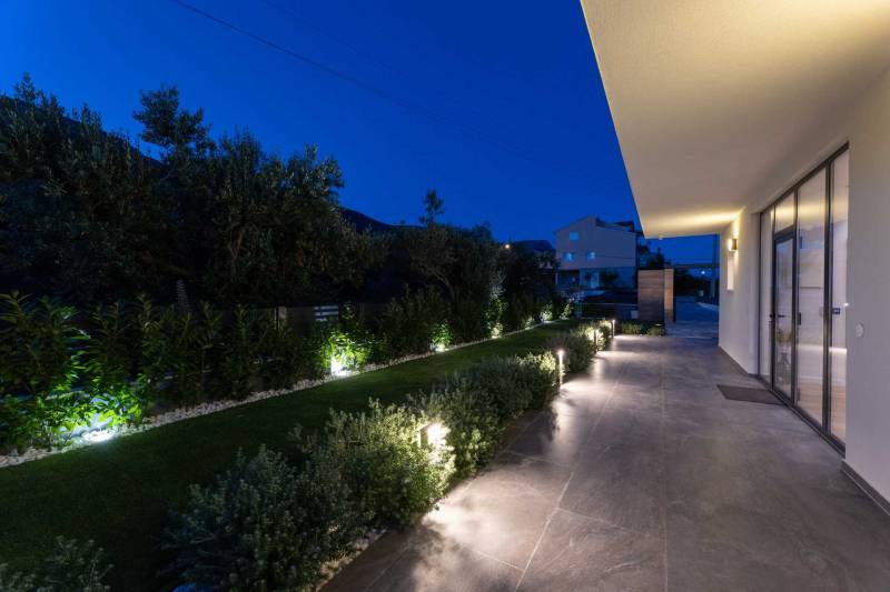Villa Green Lush mit Pool Split