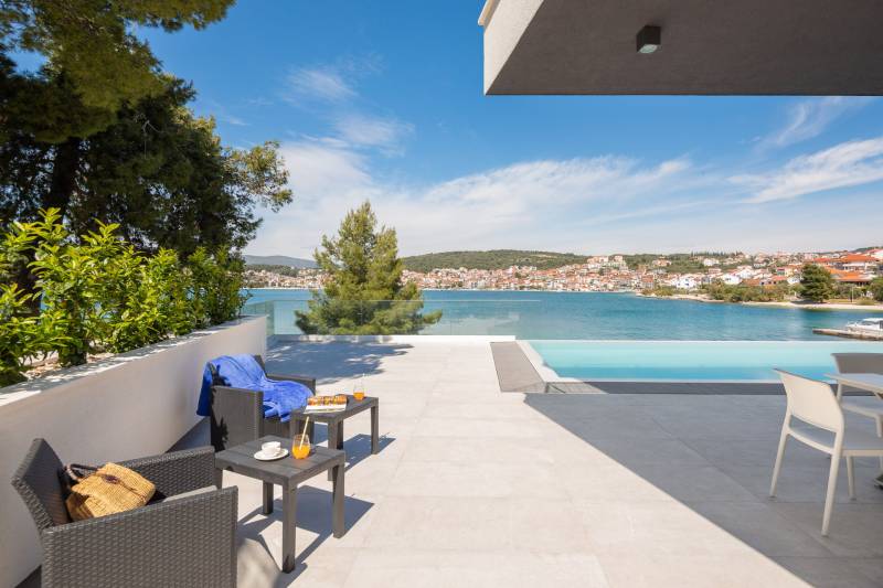 Strandvilla Milka med Basseng Trogir