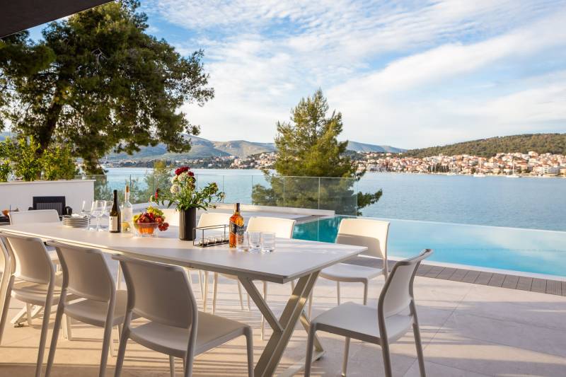 Strandvilla Milka med Basseng Trogir