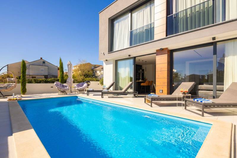 Luxusvilla Lux mit beheiztem Pool Split