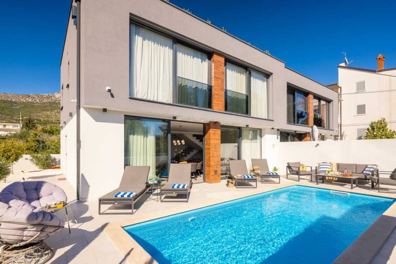 Luxusvilla Lux mit beheiztem Pool Split