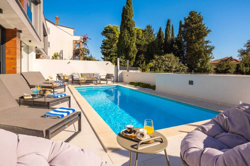 Luxusvilla Lux mit beheiztem Pool Split
