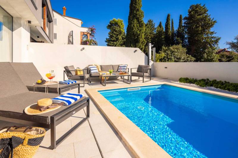 Luxusvilla Lux mit beheiztem Pool Split