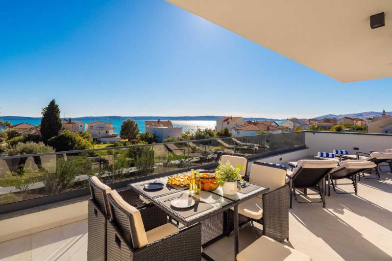 Luxusvilla Lux mit beheiztem Pool Split