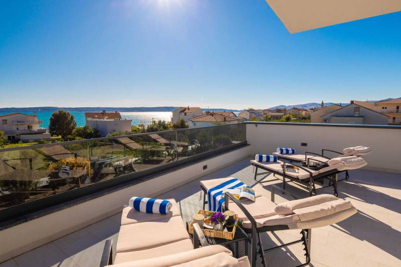 Luxusvilla Lux mit beheiztem Pool Split