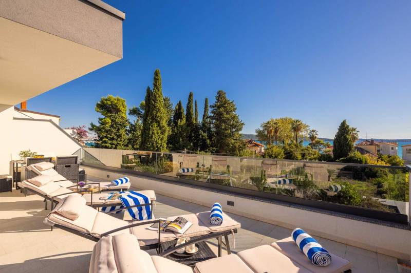 Luxusvilla Lux mit beheiztem Pool Split