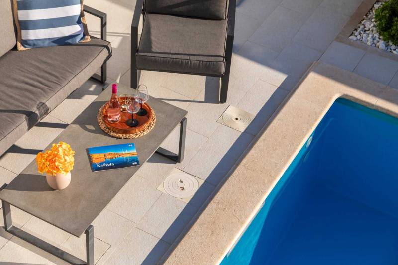 Luxusvilla Lux mit beheiztem Pool Split