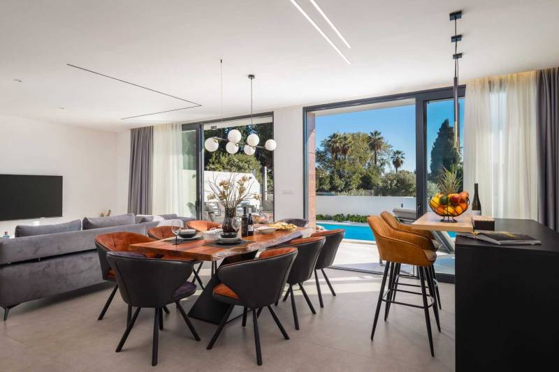 Luxusvilla Lux mit beheiztem Pool Split