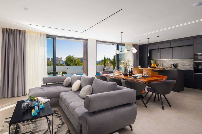 Luxusvilla Lux mit beheiztem Pool Split