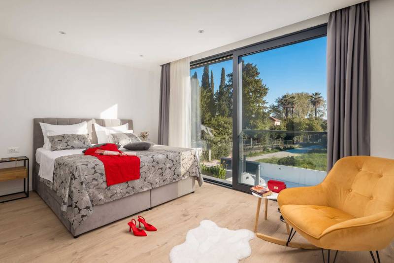 Luxusvilla Lux mit beheiztem Pool Split