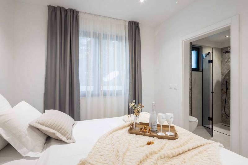 Luxusvilla Lux mit beheiztem Pool Split