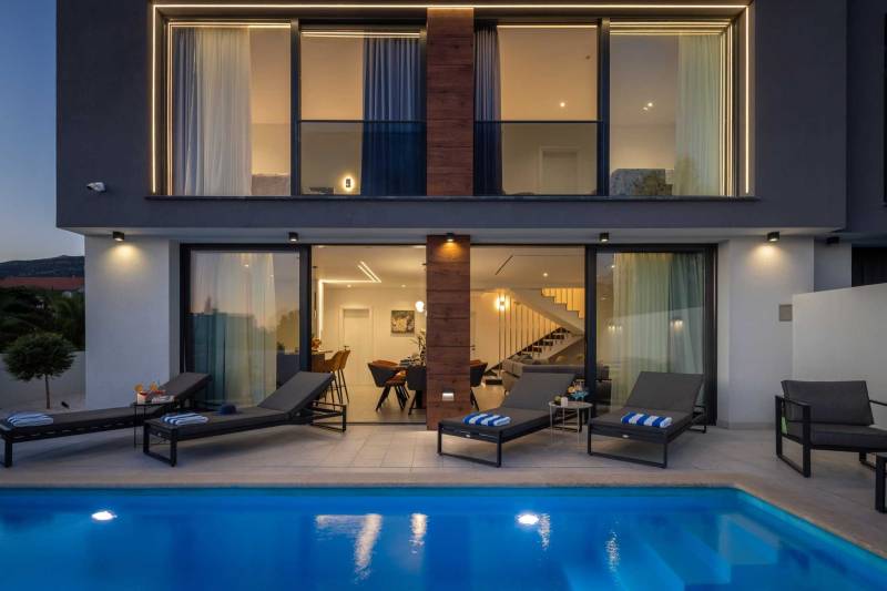 Luxusvilla Lux mit beheiztem Pool Split