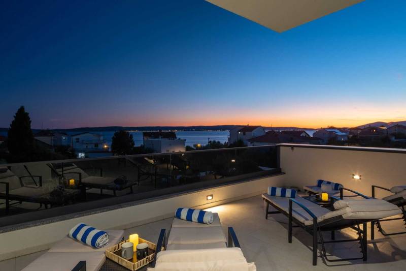 Luxusvilla Lux mit beheiztem Pool Split