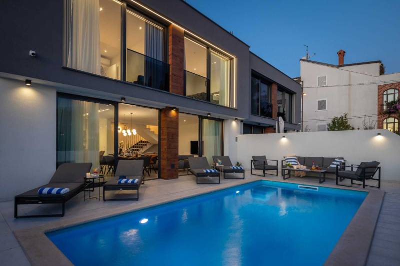 Luxusvilla Lux mit beheiztem Pool Split
