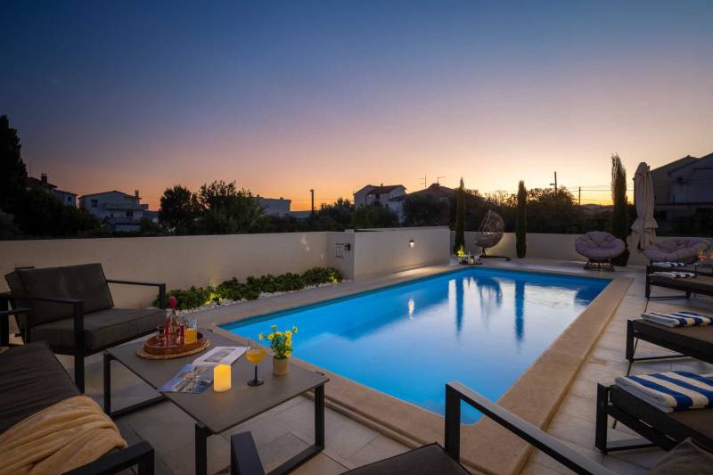 Luxusvilla Lux mit beheiztem Pool Split