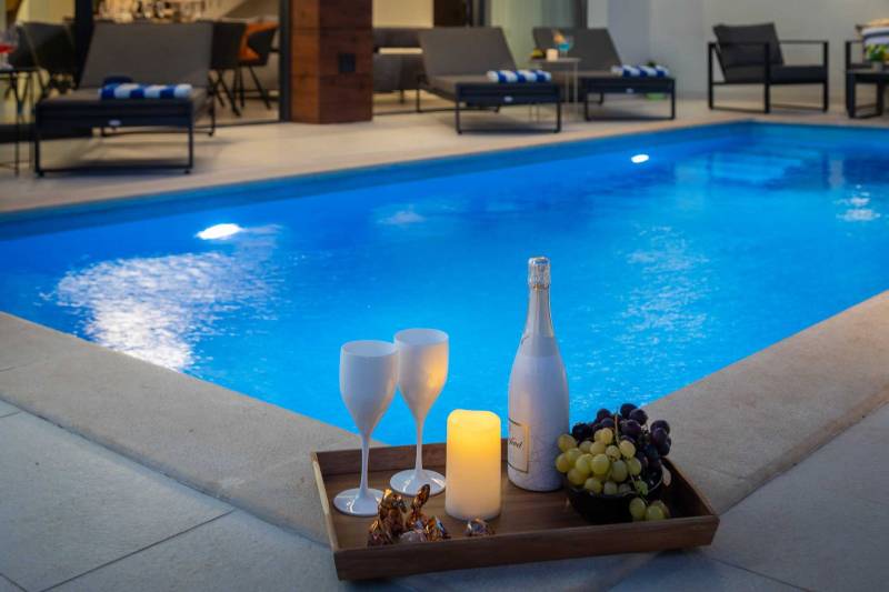 Luxusvilla Lux mit beheiztem Pool Split