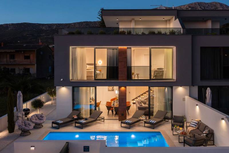 Luxusvilla Lux mit beheiztem Pool Split